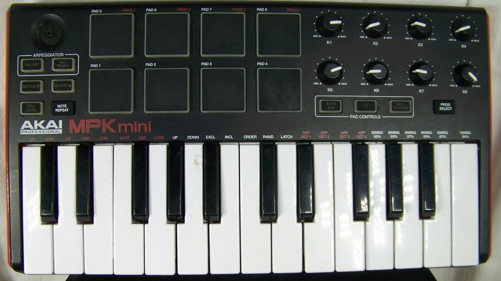 Akai MPK mini professional keyboard NEEDS WORK