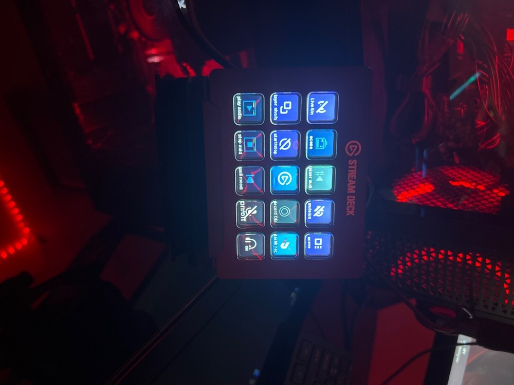 Elgato Stream Deck - Live Content Creation Controller with 15 Customizable LCD K