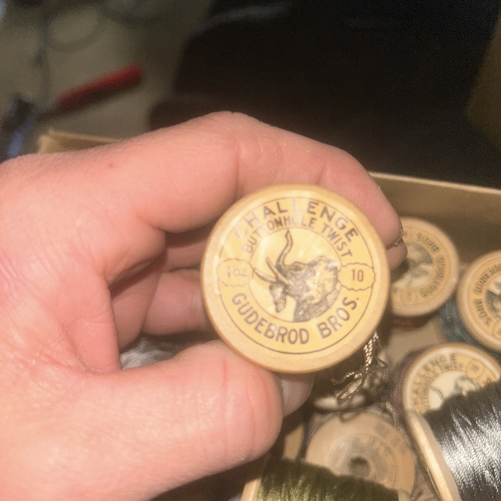 Guidebrod Bro’s Rayon Buttonhole Twist Thread