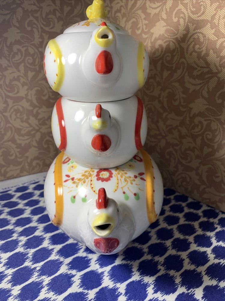 Bisquit Stackable Tea pot chickens Cute!