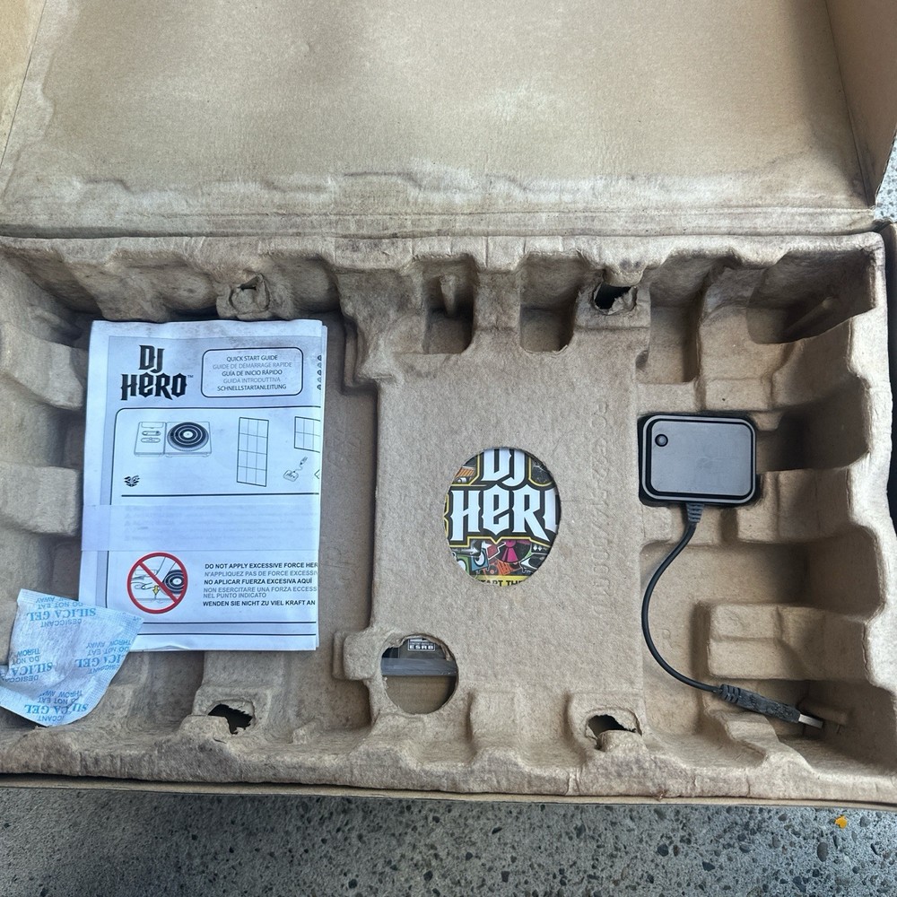 DJ Hero Turntable Kit Bundle for PlayStation 3, Game Disc, Controller