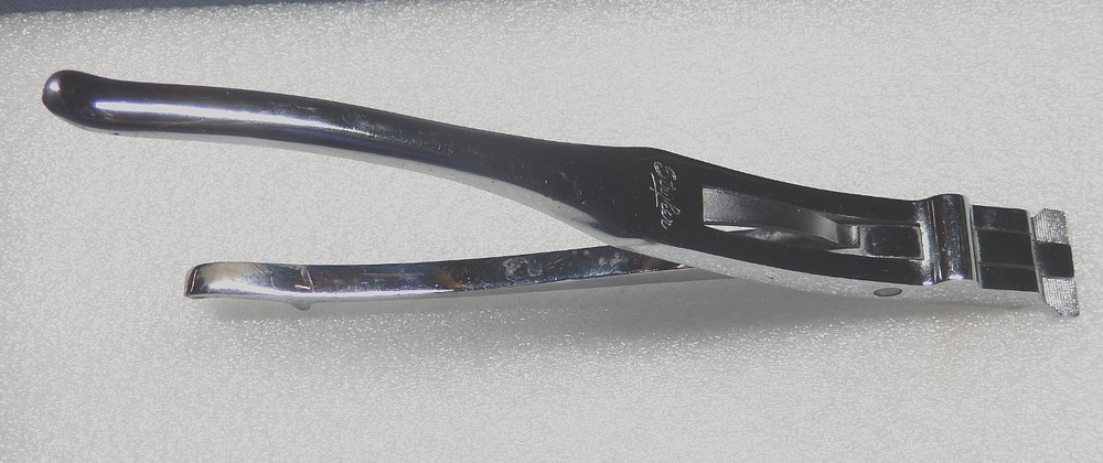 Vintage STRYKER 3 Prong Cast Spreader