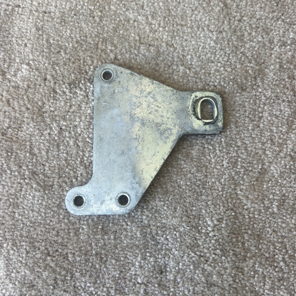 1999 - 2017 HARLEY DAVIDSON DYNA OEM FRONT HEADER EXHAUST MOUNT BRACKET 65975-99
