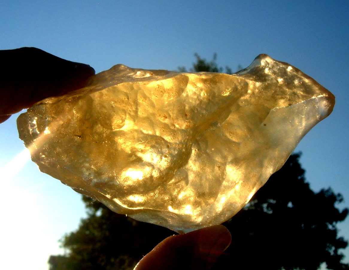 Libyan Desert Glass Meteorite Tektite impact specimen( 670 crt) Super Gem AAA+
