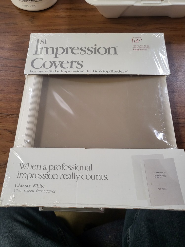 Avery Dennison 1st Impression Desktop 1/4" Covers Classic White