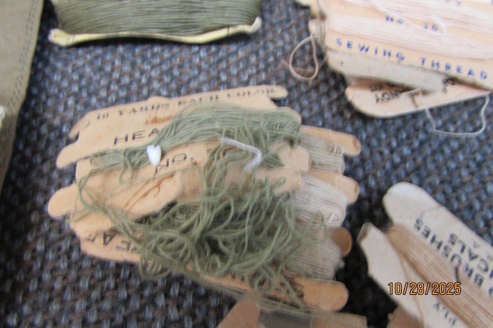 WW2 US Army HBT Red Cross Sewing Kit with Buttons / Siskiyou Co.