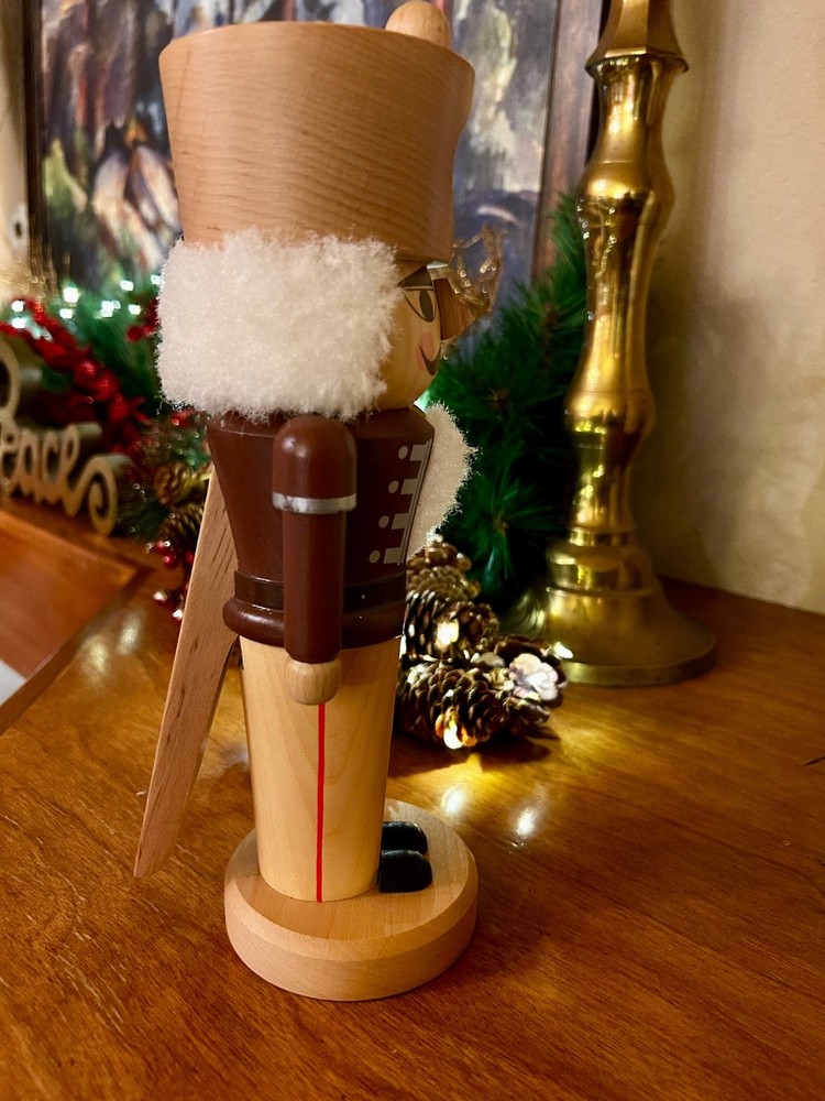 Authentic Erzgebirgische Volkskunst Nutcracker