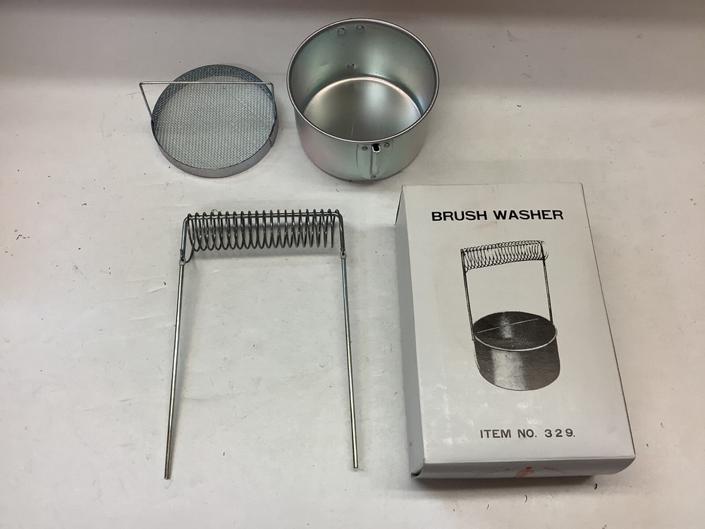 Artist's Material  #329 "Brush Washer"