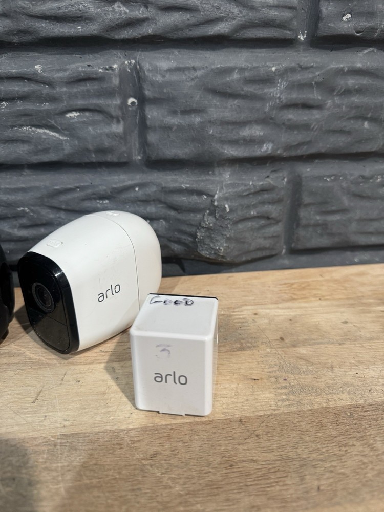 Netgear Arlo Pro VMC4030 Wireless Security Camera - W/Battery & Cover WORKING