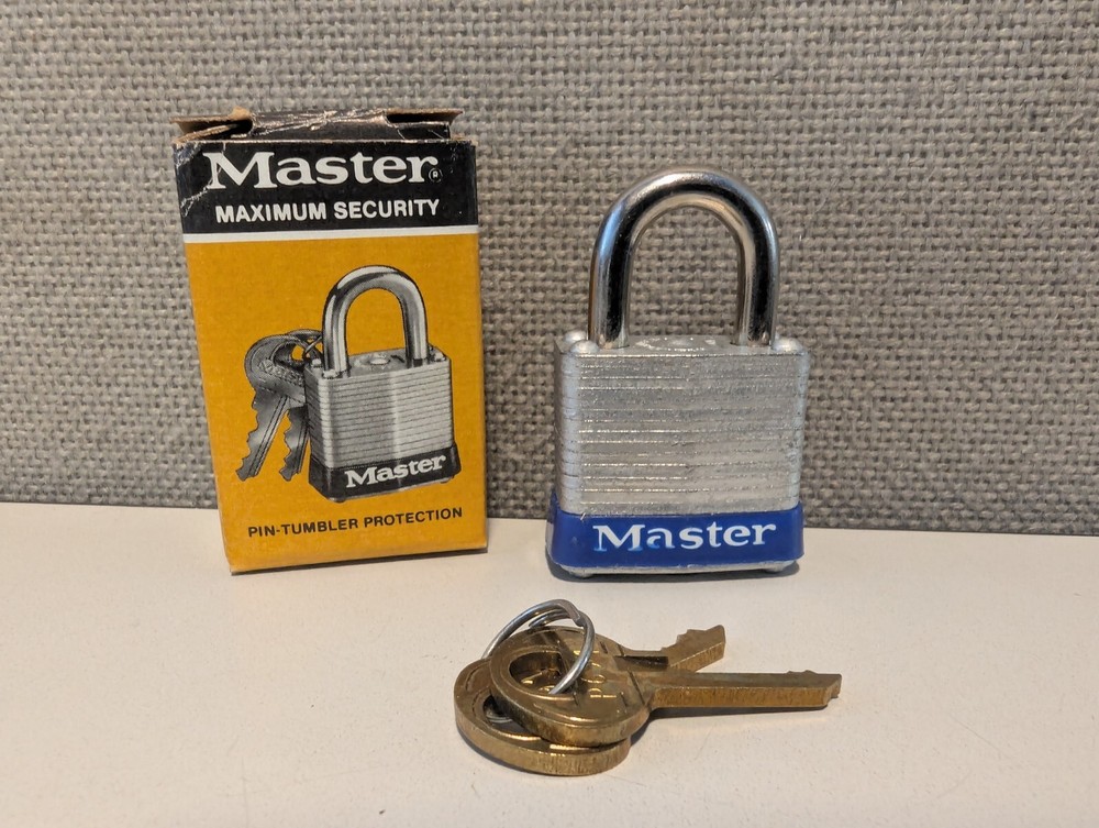 VINTAGE NO.7 MASTER LOCK KEYED DIFFERENT
