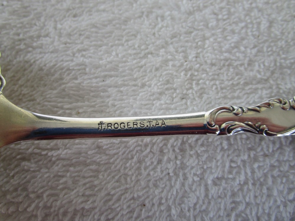 RARE VINTAGE DESIGN [ ROGERS AA ] SILVERPLATED 8-1/2" SERVING SPOON~~CLEAN!