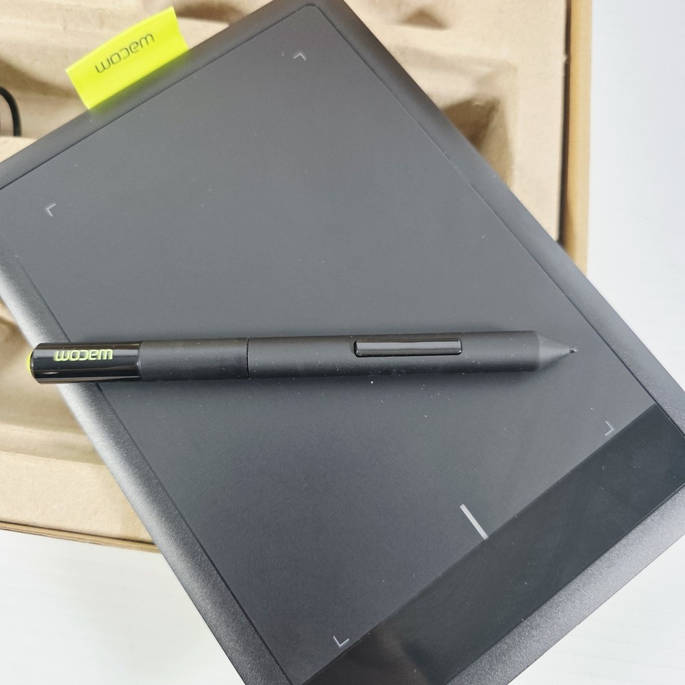 One by Wacom CTL-471 Creative Graphics Drawing Tablet w/ Pen - Tested