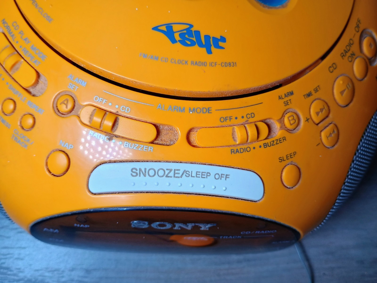 Sony "PSYC" Dream Machine Boombox! (ICF-CD831) - Intermittent CD Play-SHIPS FREE