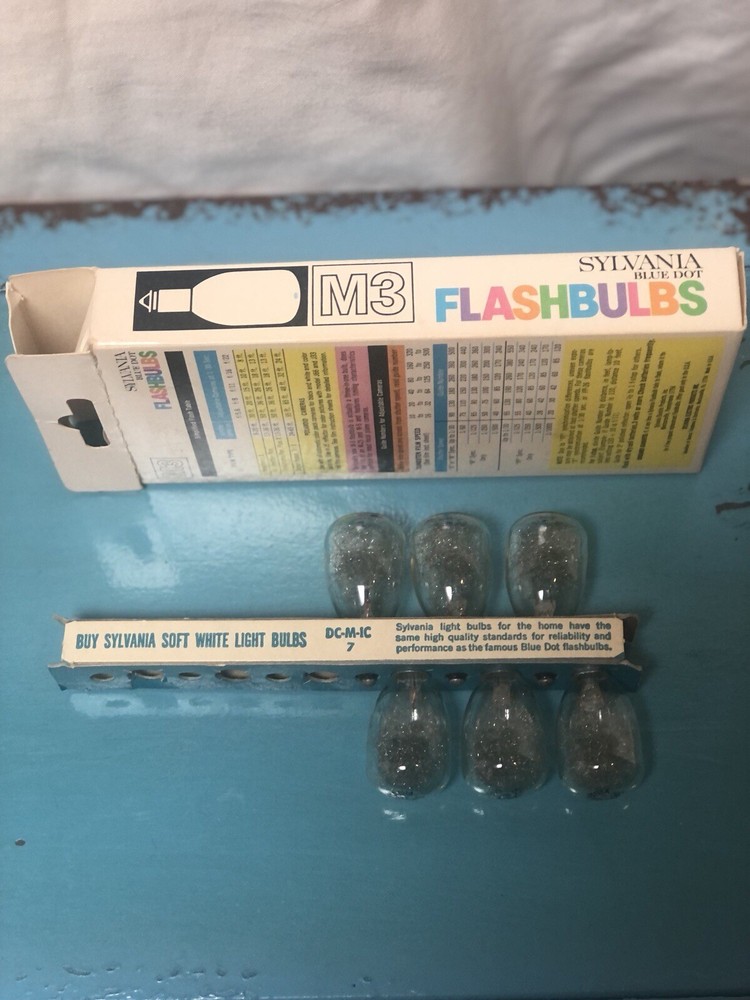 M3 Sylvania Blue Dot Flashbulbs Container Containing 6 Bulbs