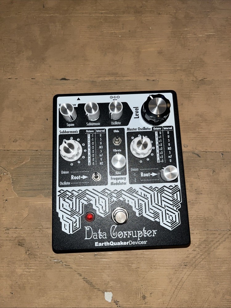 Earthquaker Devices Data Corrupter Modulated Monophonic Harmonizing PLL