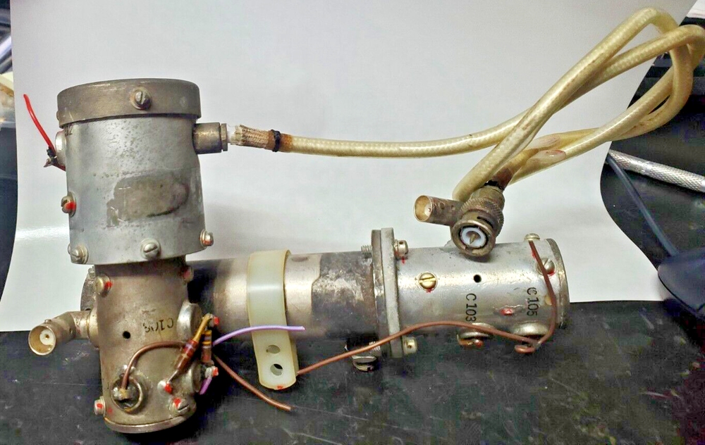 1960s US vintage UHF missile transmitter part with 2X JHS-5876 triodes 8133359