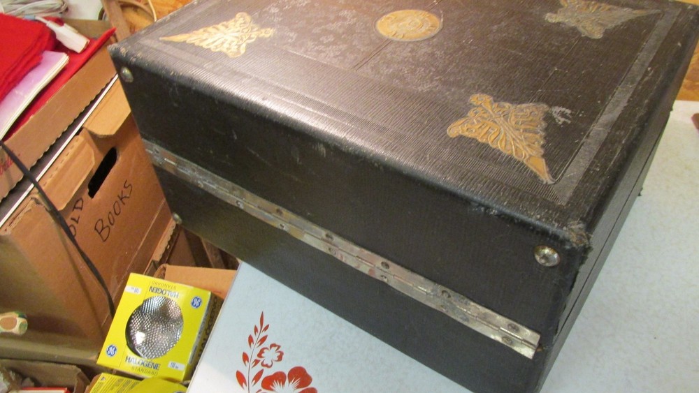 Antique Cecilian Melophonic Wind Up Record Player