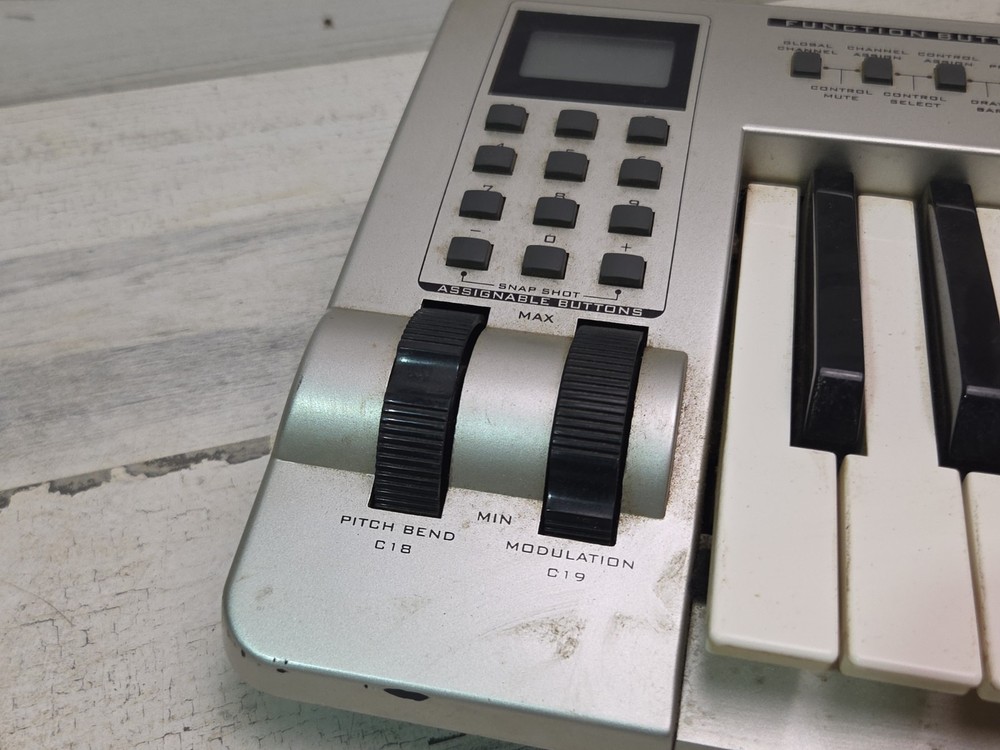 M-AUDIO EVOLUTION MK-449C MIDI Controller -- No Adapter Not Fully Tested