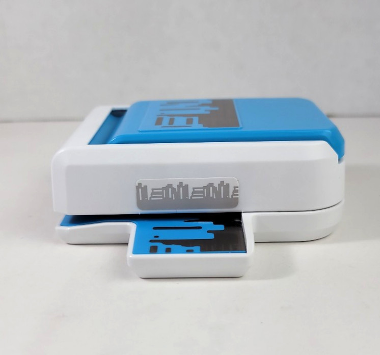 Creative Memories Bookshelf Decorative Border Punch Continuous Cut Locks Flat