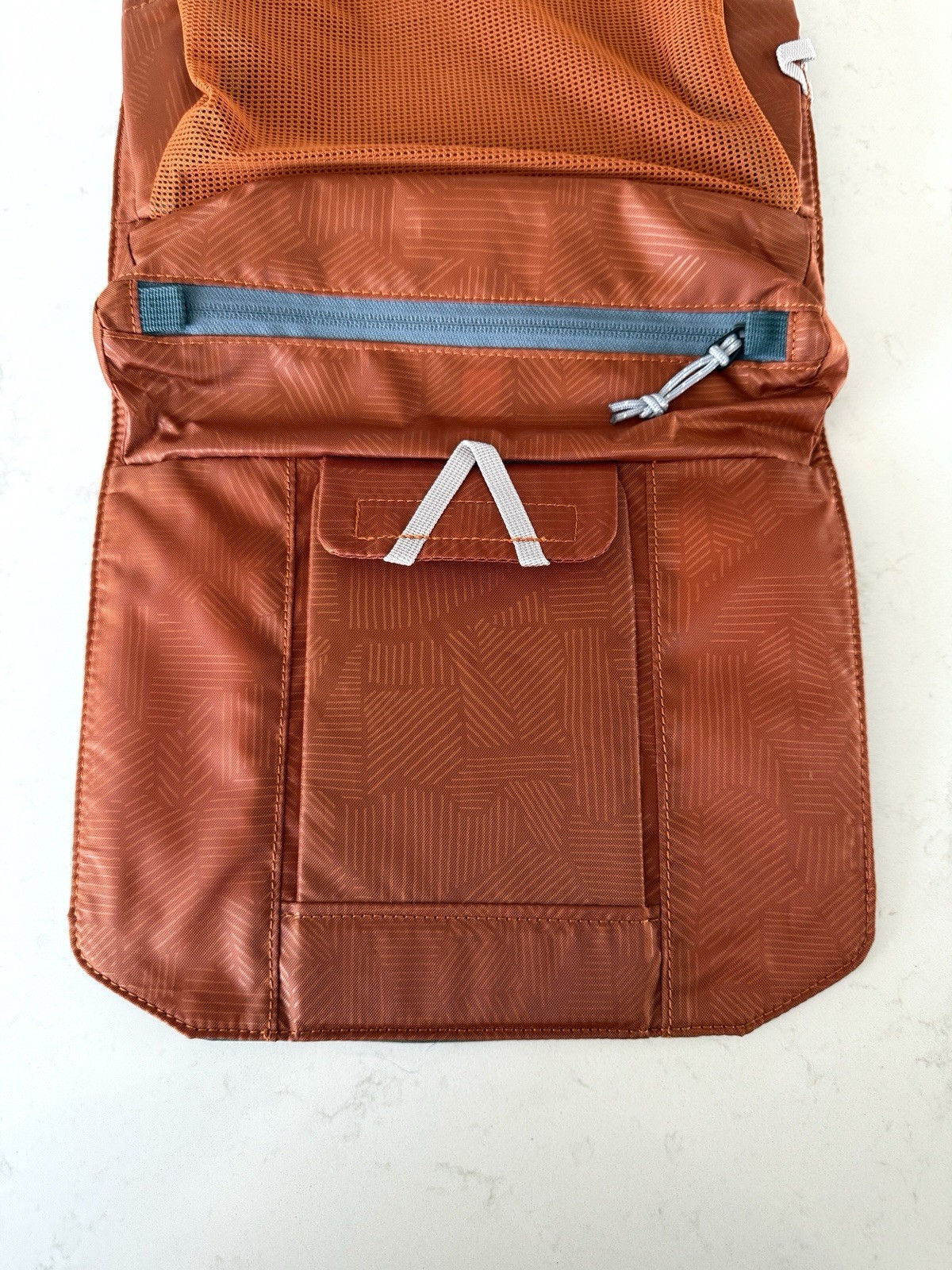 REI Co-op Hanging Toiletry Bag Orange Blue Travel Organizer Shower Roll - *READ*