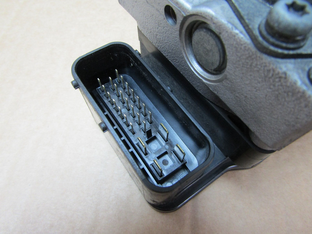Triumph Tiger 800 2011 ABS pump control module NISSIN (14638)