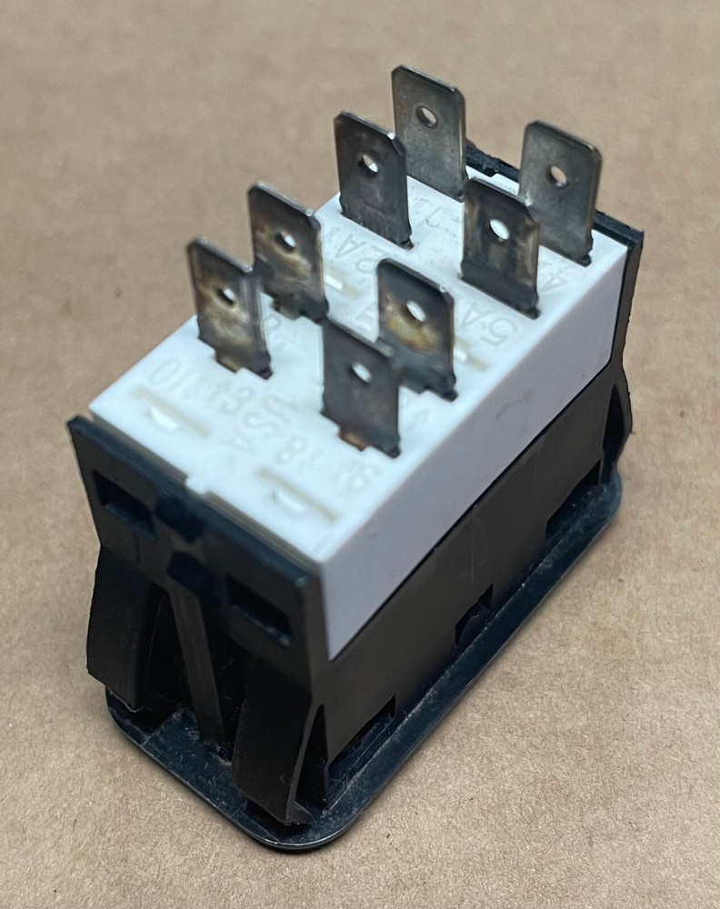 PETERBILT Day/Night Lights Rocker Switch 16-07418-2G3GPR1D32 [missing face]