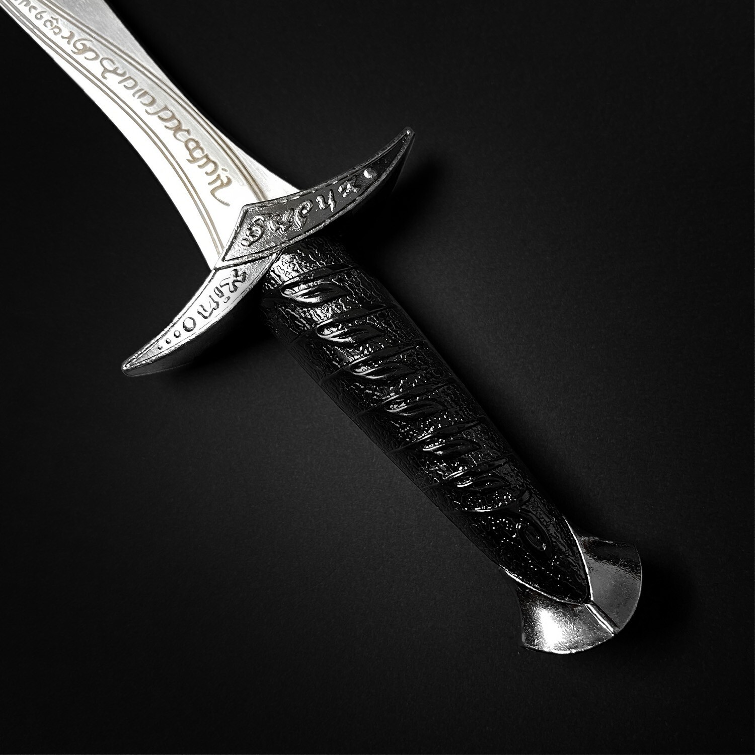 11" The Hobbit Fantasy Black Sword Dagger Replica (Sting)