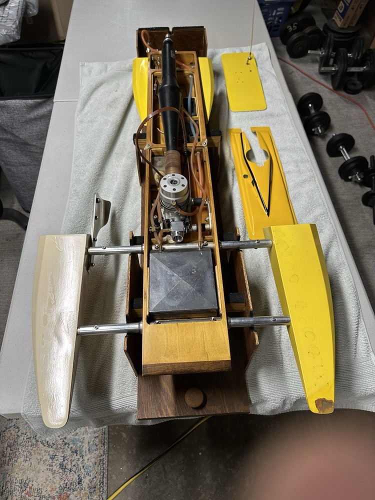 RC Road Runner Outrigger 60