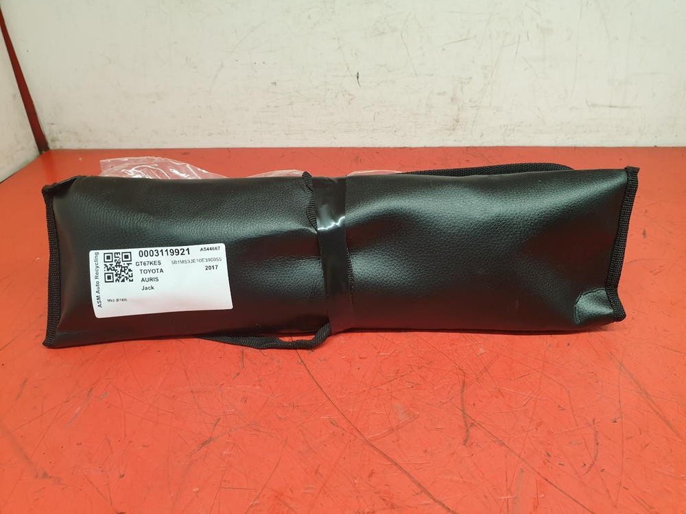 TOYOTA AURIS E180 JACK KIT 2017