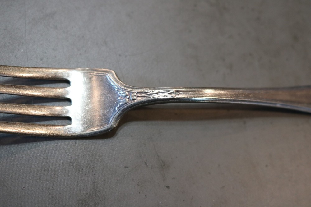 1881 ROGERS A1 SILVERPLATE DINNER FORK 7-1/4"
