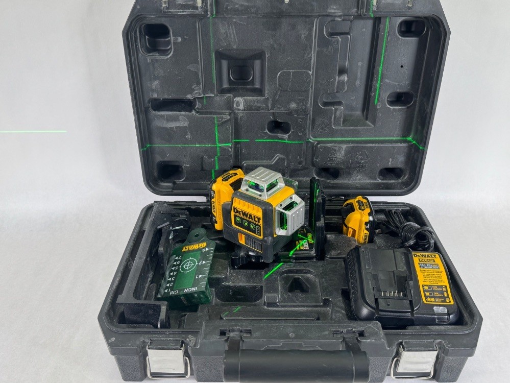 Dewalt DW089LG 20V MAX Laser Level Kit, Cross Line Laser, 3x360, Green