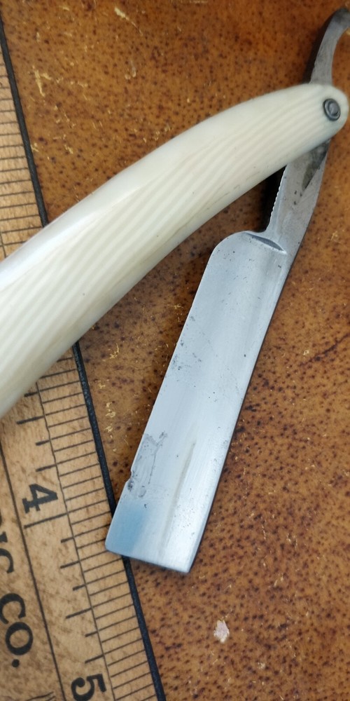 Vintage Chest 147 Straight Razor with original box