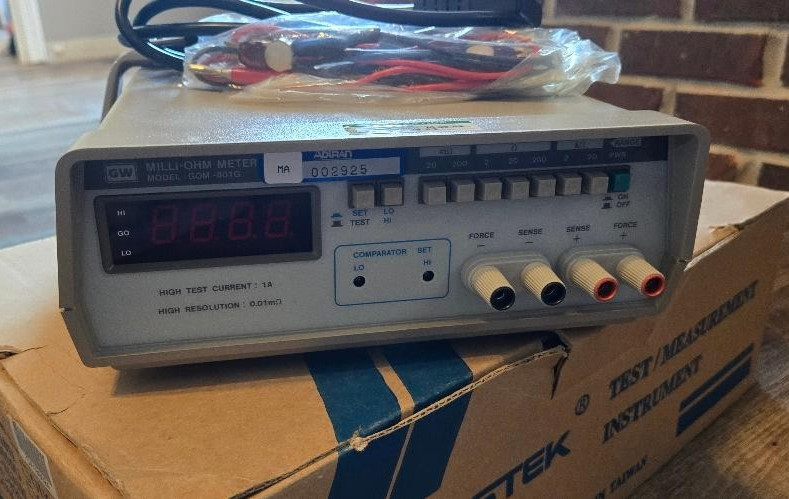 GW INSTEK GOM -801G MILLI-OHM METER