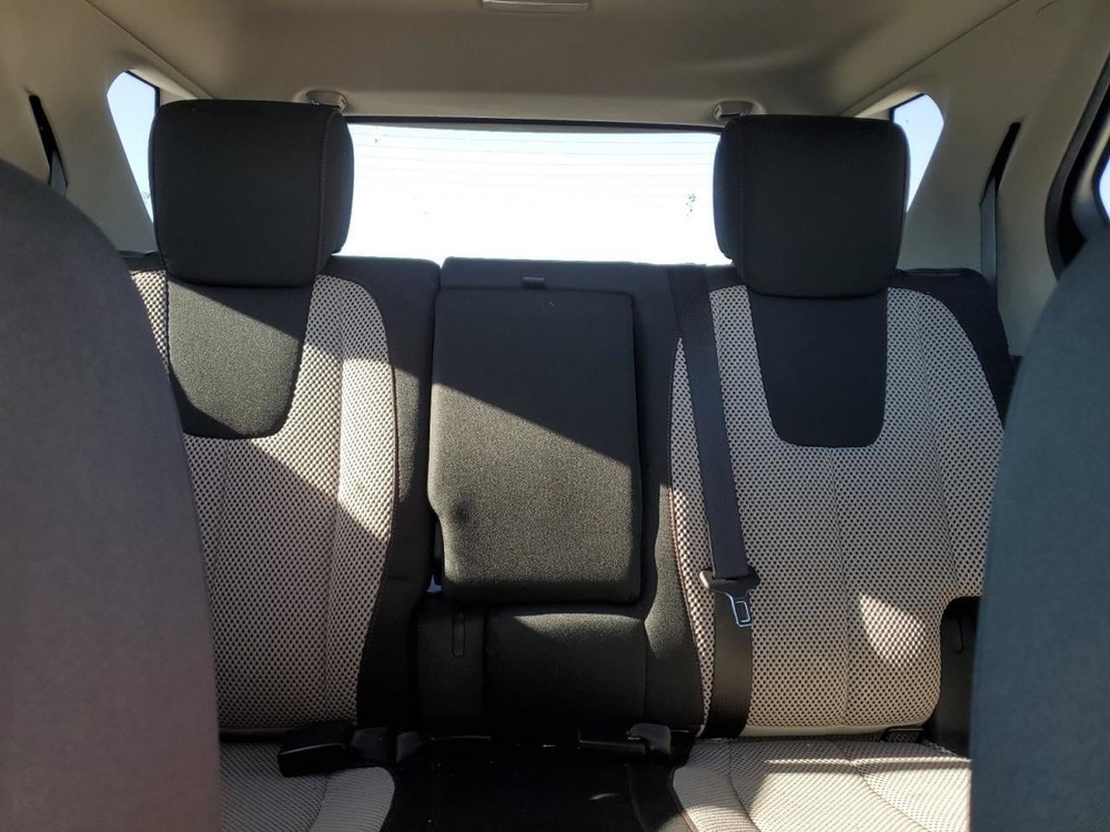 EQUINOX 2010 Glove Box 4890937