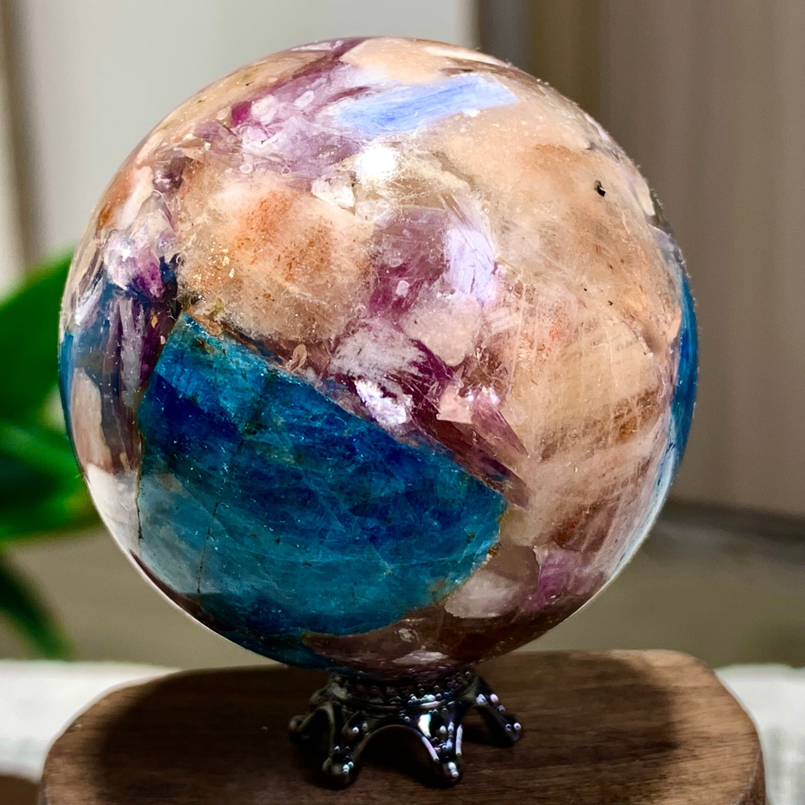 152G Natural Blue Aptite +Sun Stone purple lepidolite Sphere mineral sample