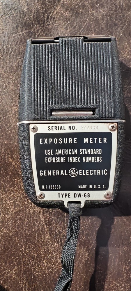 GE Type DW-68 handheld light meter / exposure meter - with Leather case