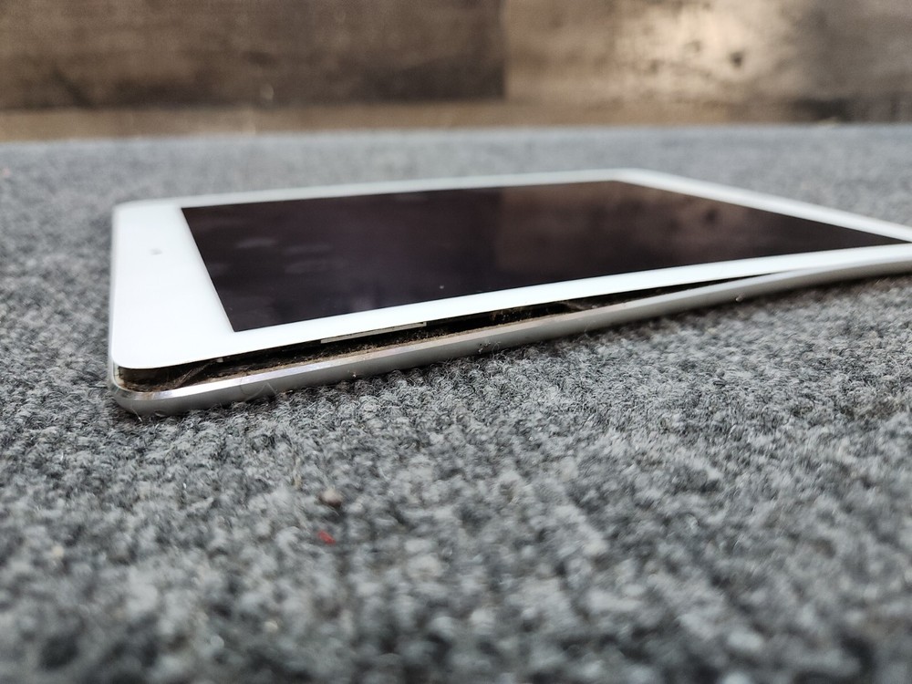 APPLE IPAD MODEL A1556 Needs Passcode Bad Battery