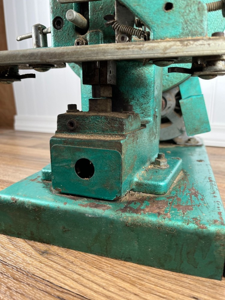 FOLEY AUTOMATIC RETOOTHER MODEL 385 . MOTOR WORKS. MISSING BELT