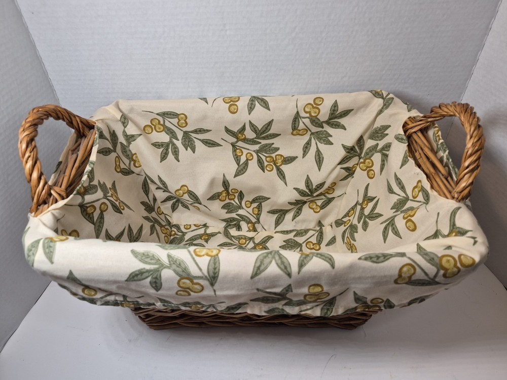 Med Vintage Wicker Rectangular Basket W/ Handles And Liner A621