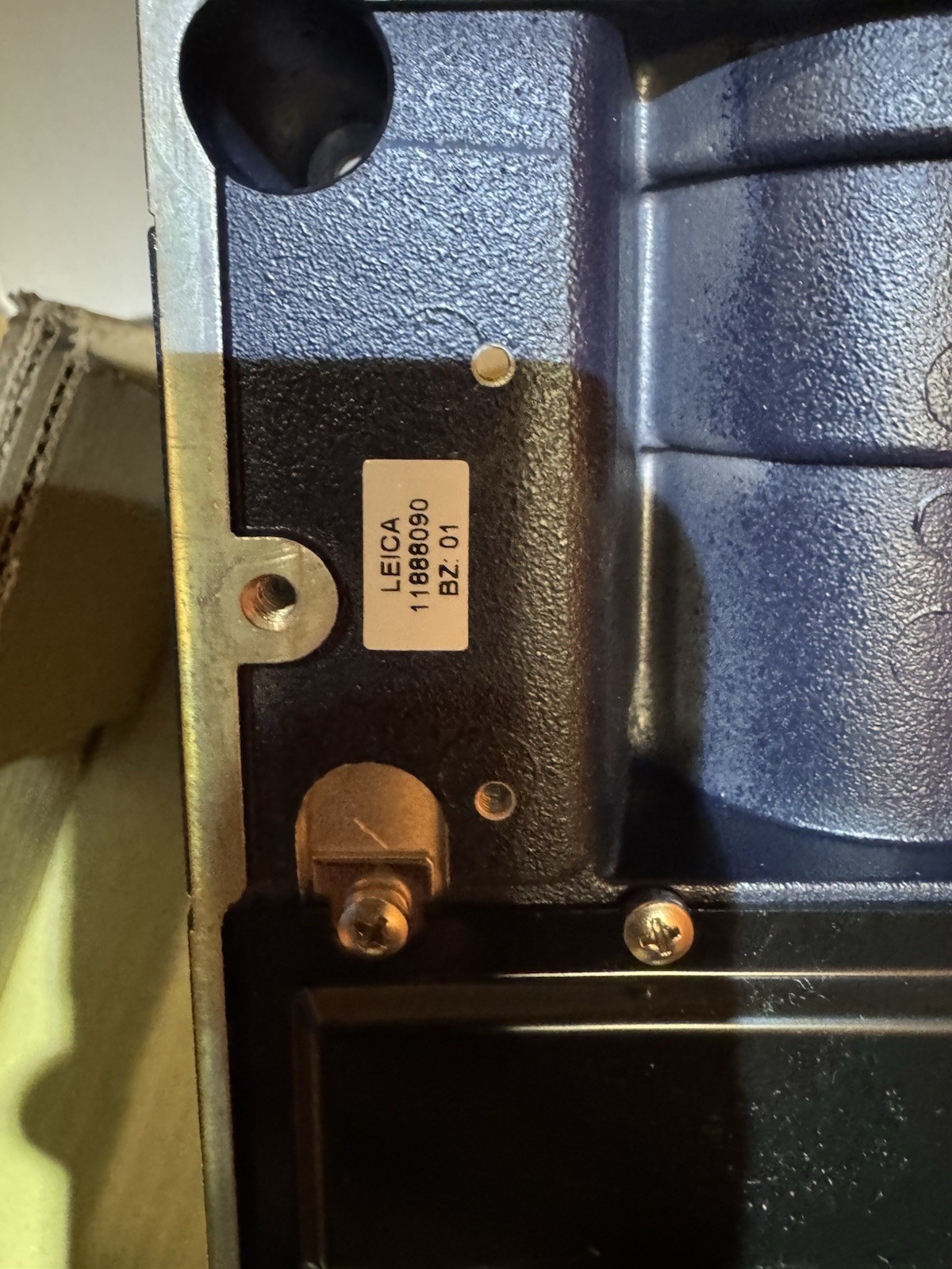 Leica 5000B with four Fluorescence Filter Cubes