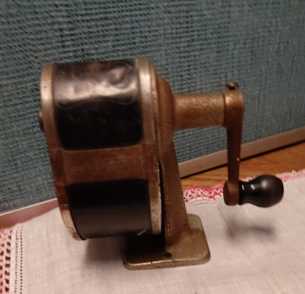 Vintage Apsco Chicago Pencil Early Sharpener