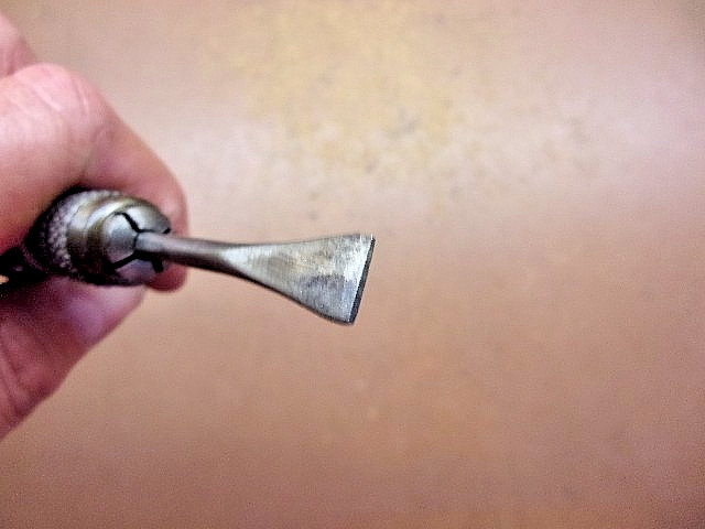 Vintage Unbranded MULTI-TOOL w/1 Chisel Tool plus Under Cap Storage Nice'n'Clean