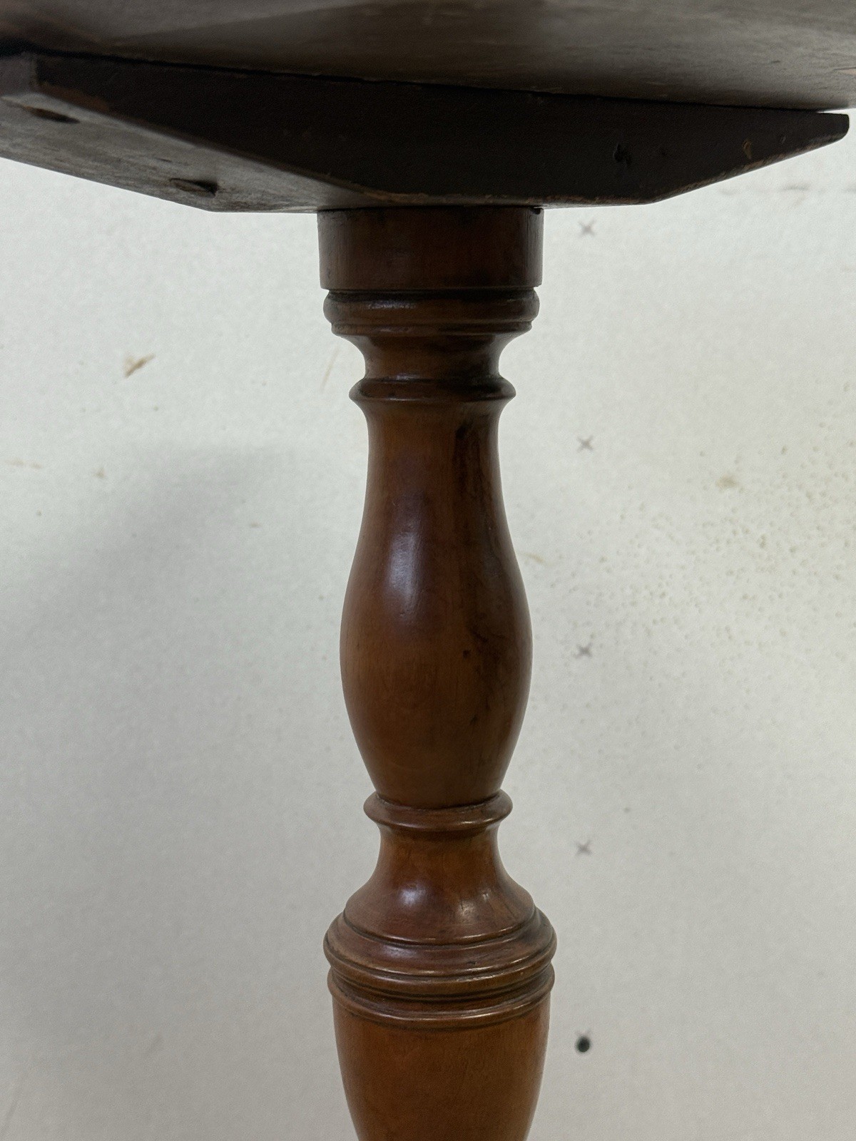 Antique New England maple federal cherry candle stand 1810 spider legs
