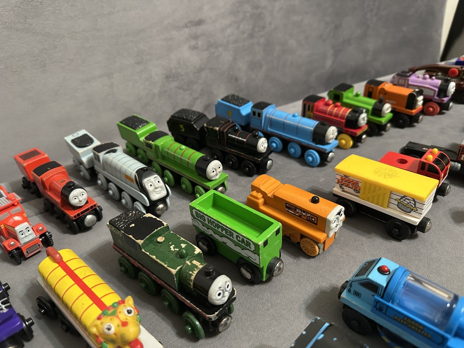 Thomas & Friends Wooden Railway Magnetic Train Lot of 40 Rare HTF