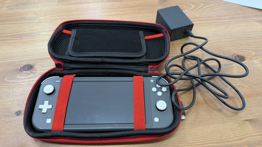 Nintendo Switch Console Handheld HDH-001, grey .