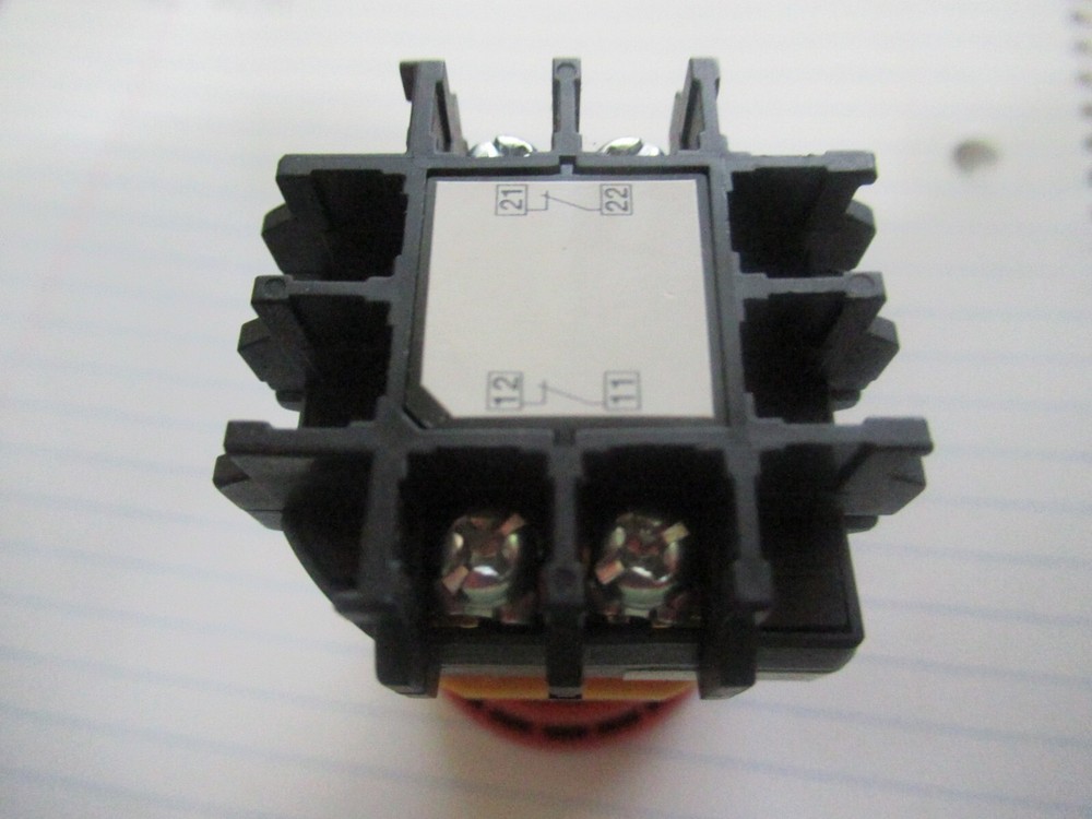 IDEC XWIE-BV EMEGENCY STOP SWITCH