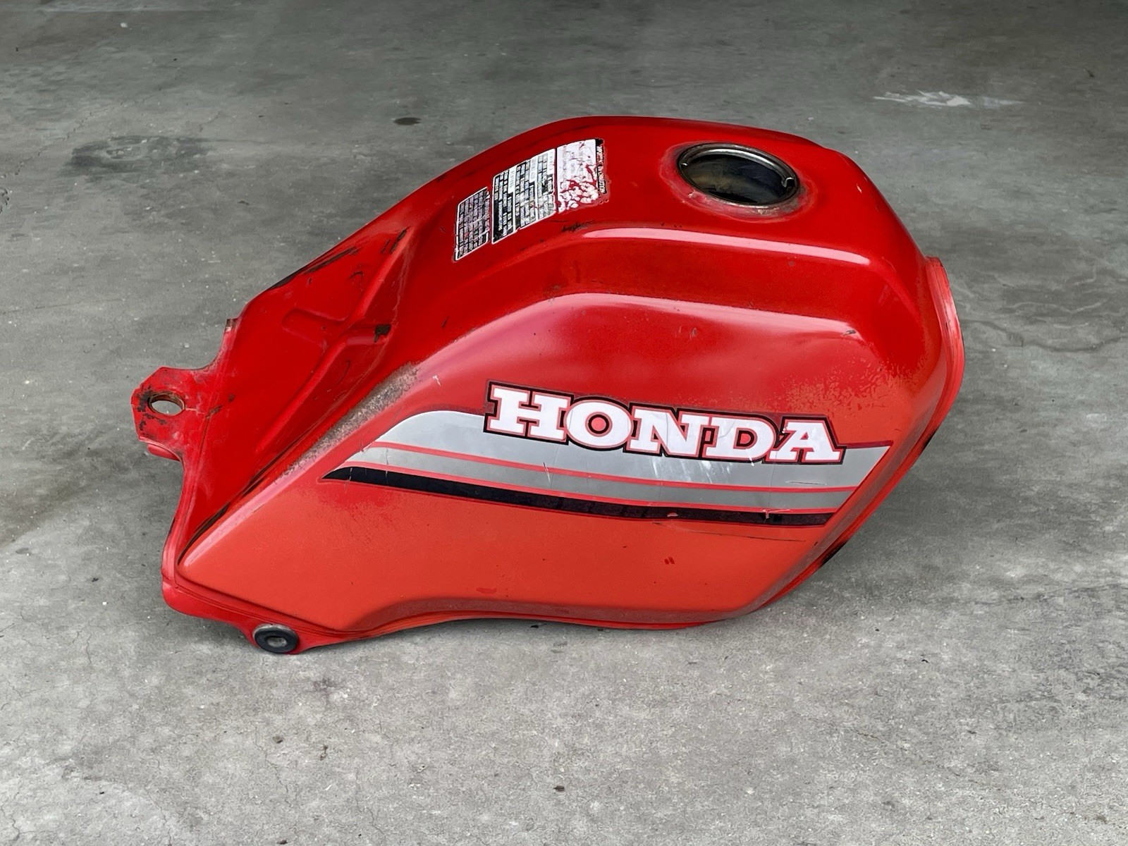 1985-87 Honda ATC 250ES Big Red Gas Fuel Tank OEM W/ KEIHIN Petcock Rust Free