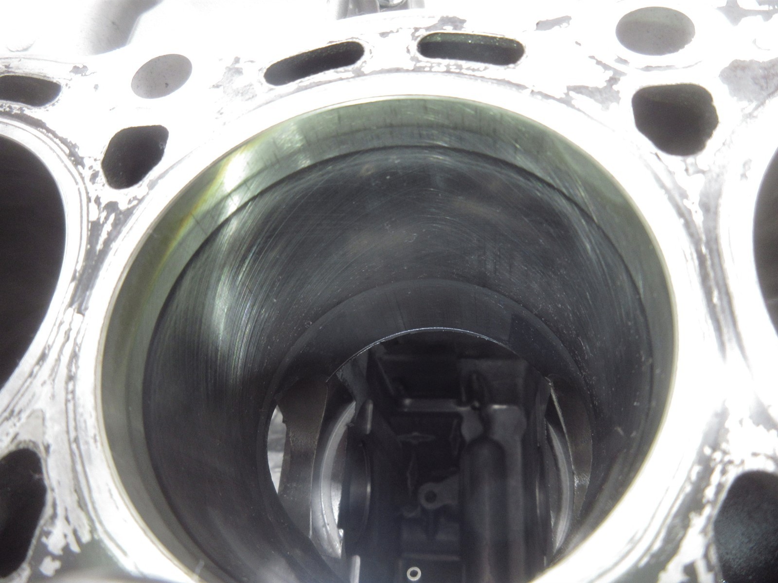 2007 06-07 Suzuki GSXR 600 GSXR600 Crankcase Case Engine Motor Block Piston Lot