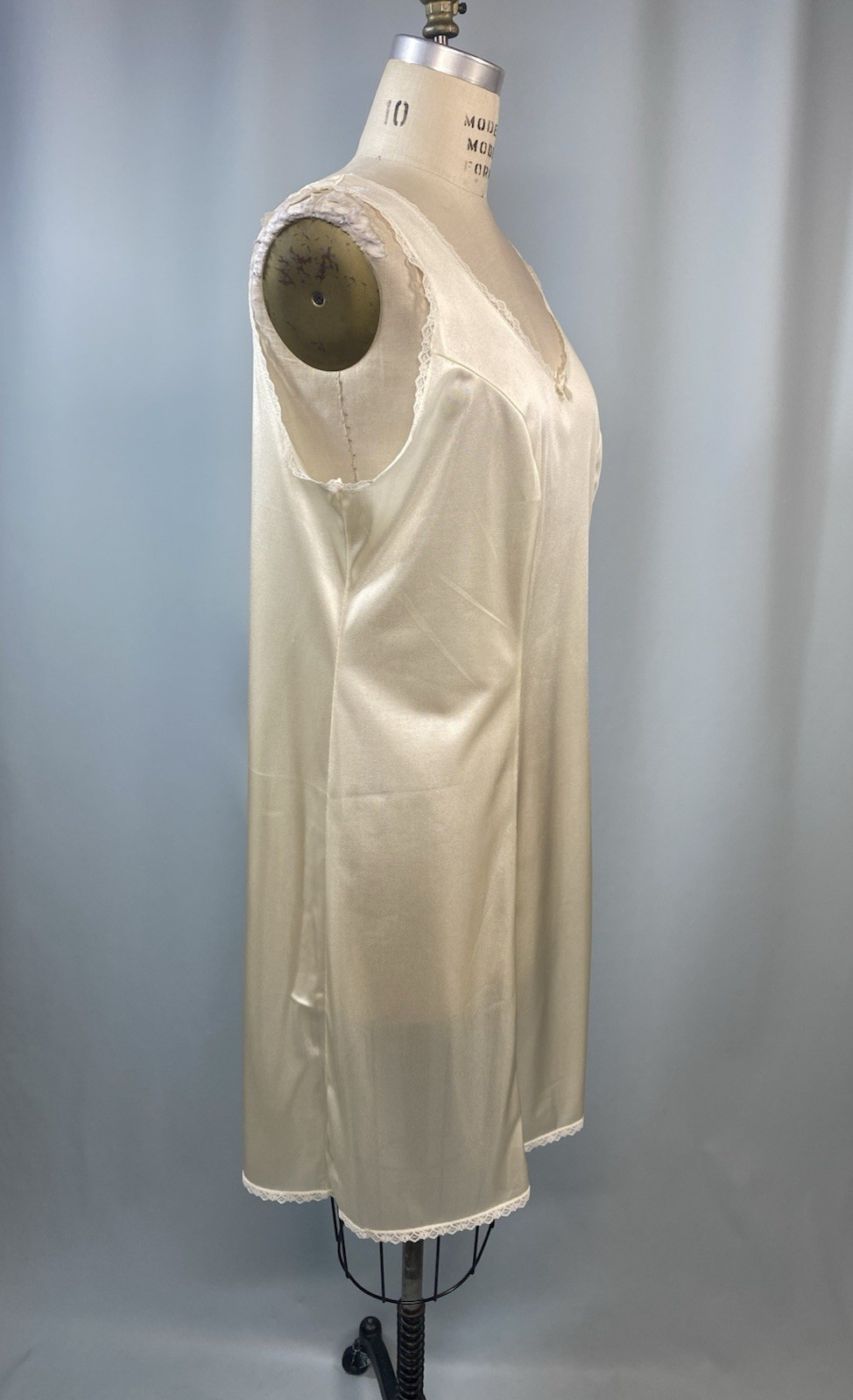NEW NWT Full slip SIZE 40 LARGE 12/14 Ivory nylon modest VELROSE classic