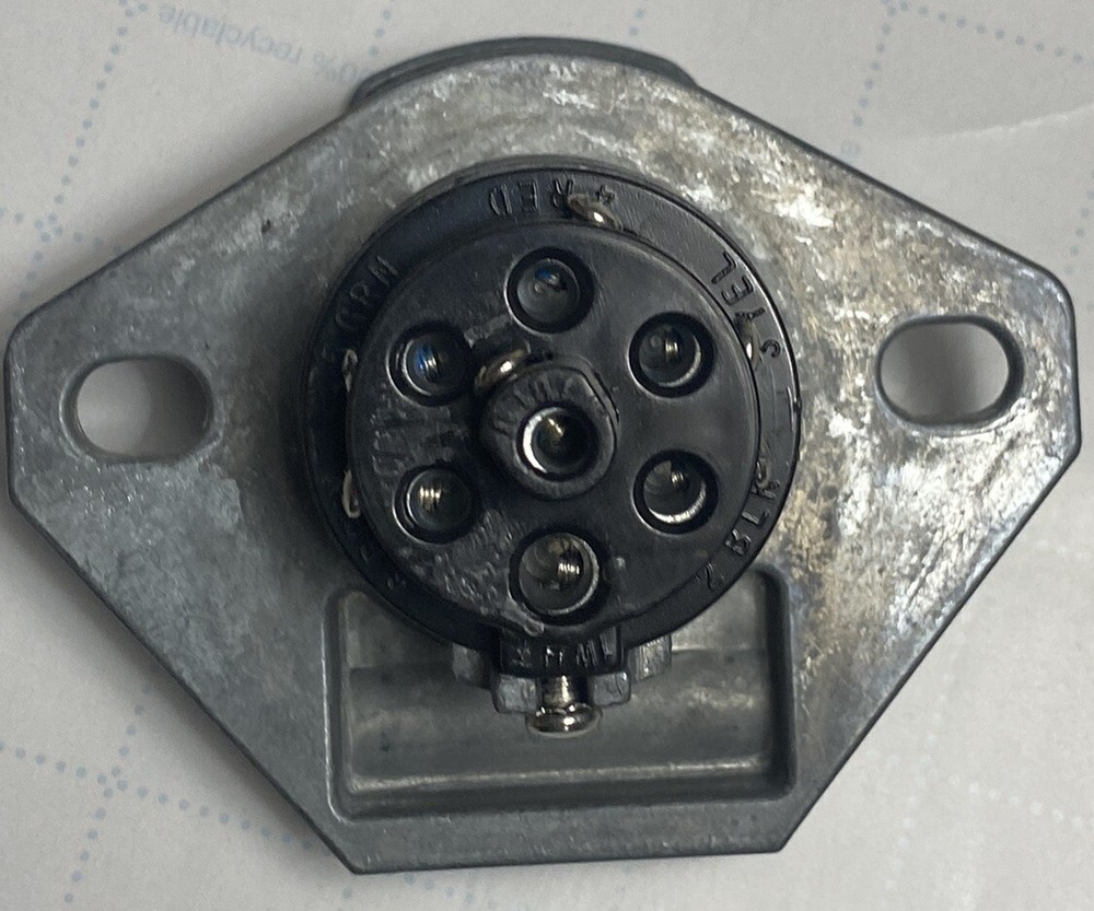 Phillips 15-720 7-Way Heavy Duty STA-DRY 2-Hole Wire Insertion Split Pin Socket